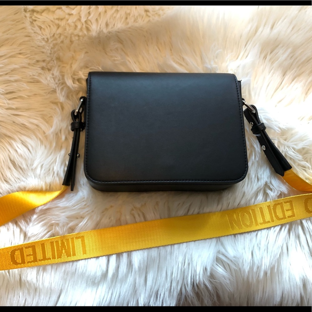 Black leather bag w neon strap
